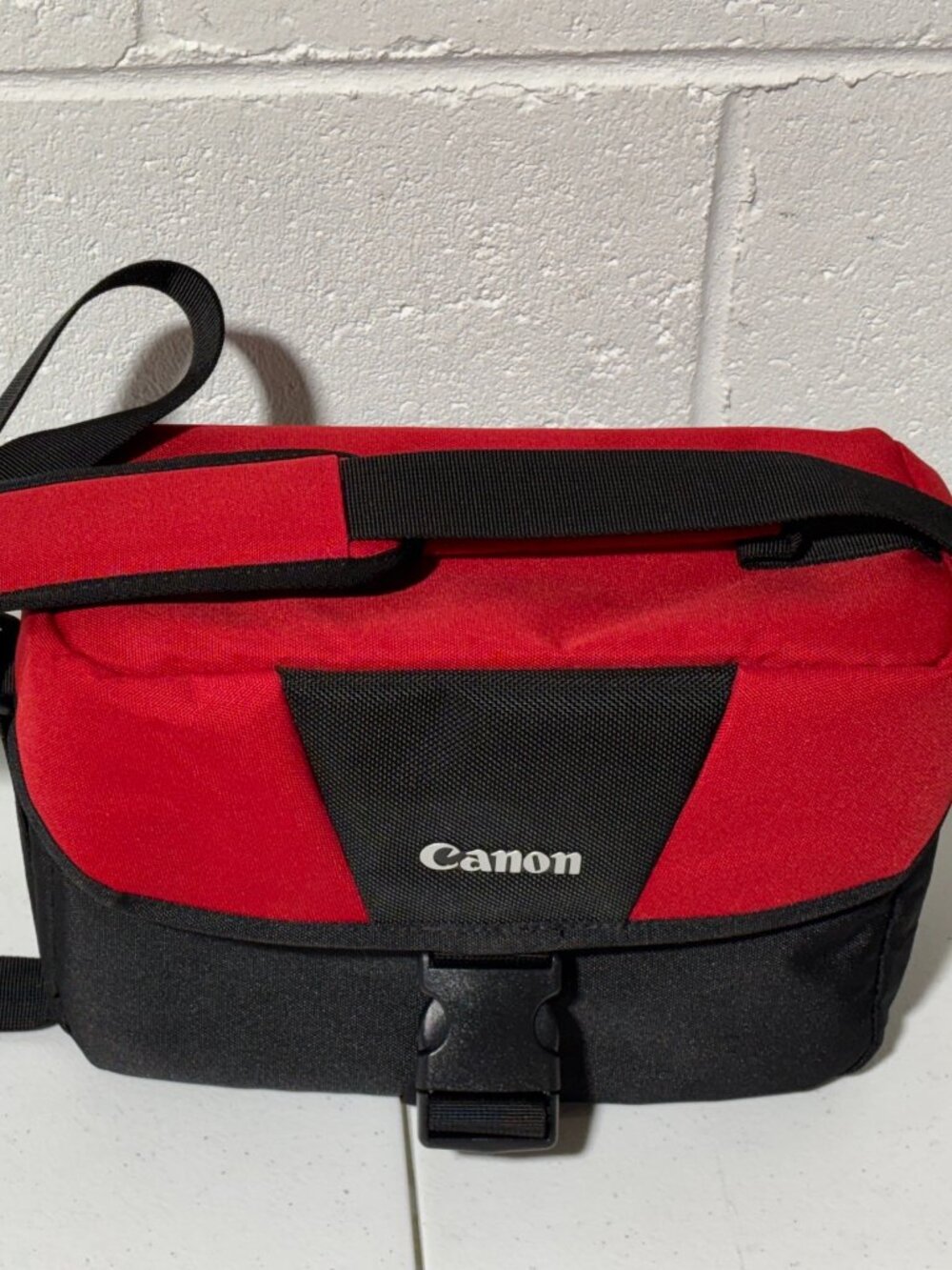 Canon Vintage Digital DSLR Camera Photo Gear Bag/Case w/Shoulder Strap EOS Red